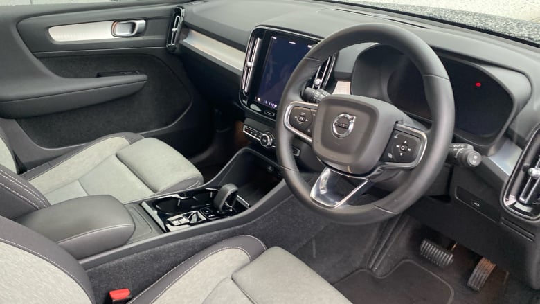 Volvo XC40 2.0 B3P Plus Dark 5dr Auto Petrol Estate